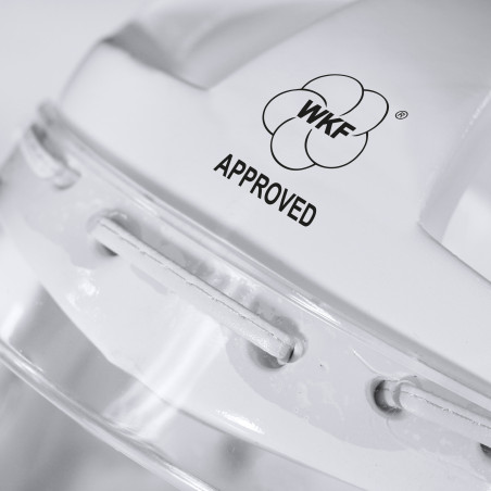 Casque blanc pour le karaté, homologué WKF, avec visière de protection amovible.
