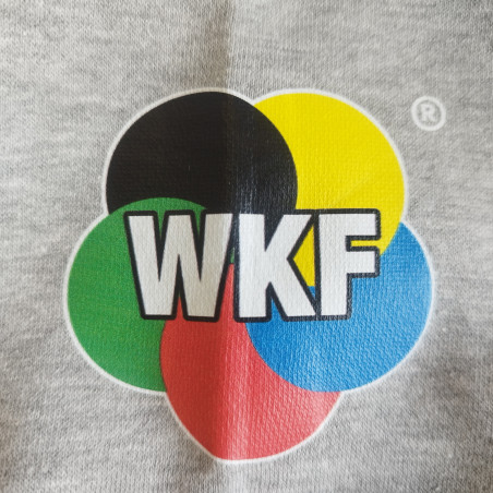 Logo WKF sur manche sweat capuche Adidas Community Line gris karaté